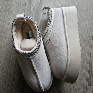 UGG  Cream Suede Slippers